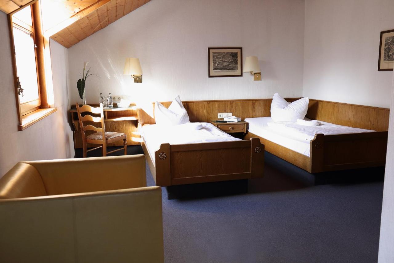 Autobahnraststatte Und Hotel Riedener Wald Ost Hausen  Esterno foto