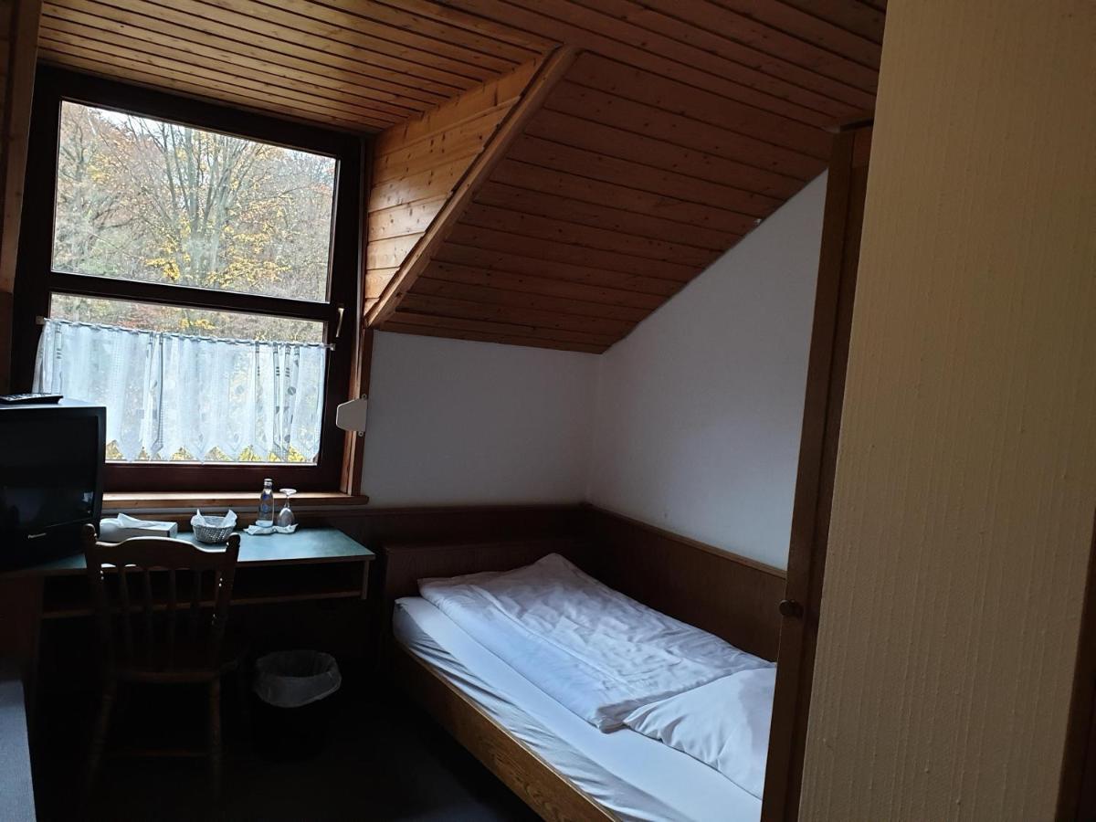 Autobahnraststatte Und Hotel Riedener Wald Ost Hausen  Esterno foto
